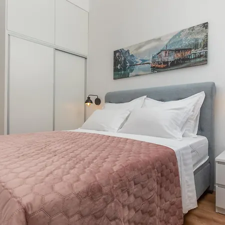 New! Florinda With Pool Near Split