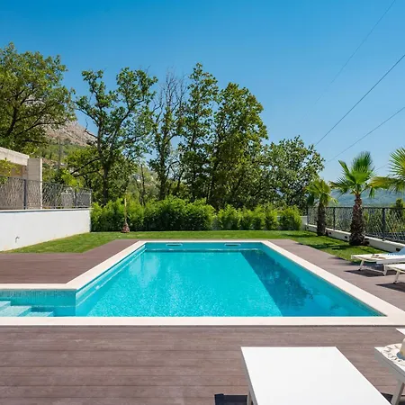 New! Florinda With Pool Near Split * Srinjine