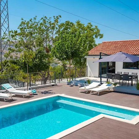 New! Florinda With Pool Near Split Villa Srinjine