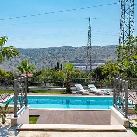 Villa New! Florinda With Pool Near Split